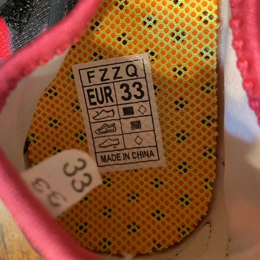 Unfen children’s water shoes. Size 2.
